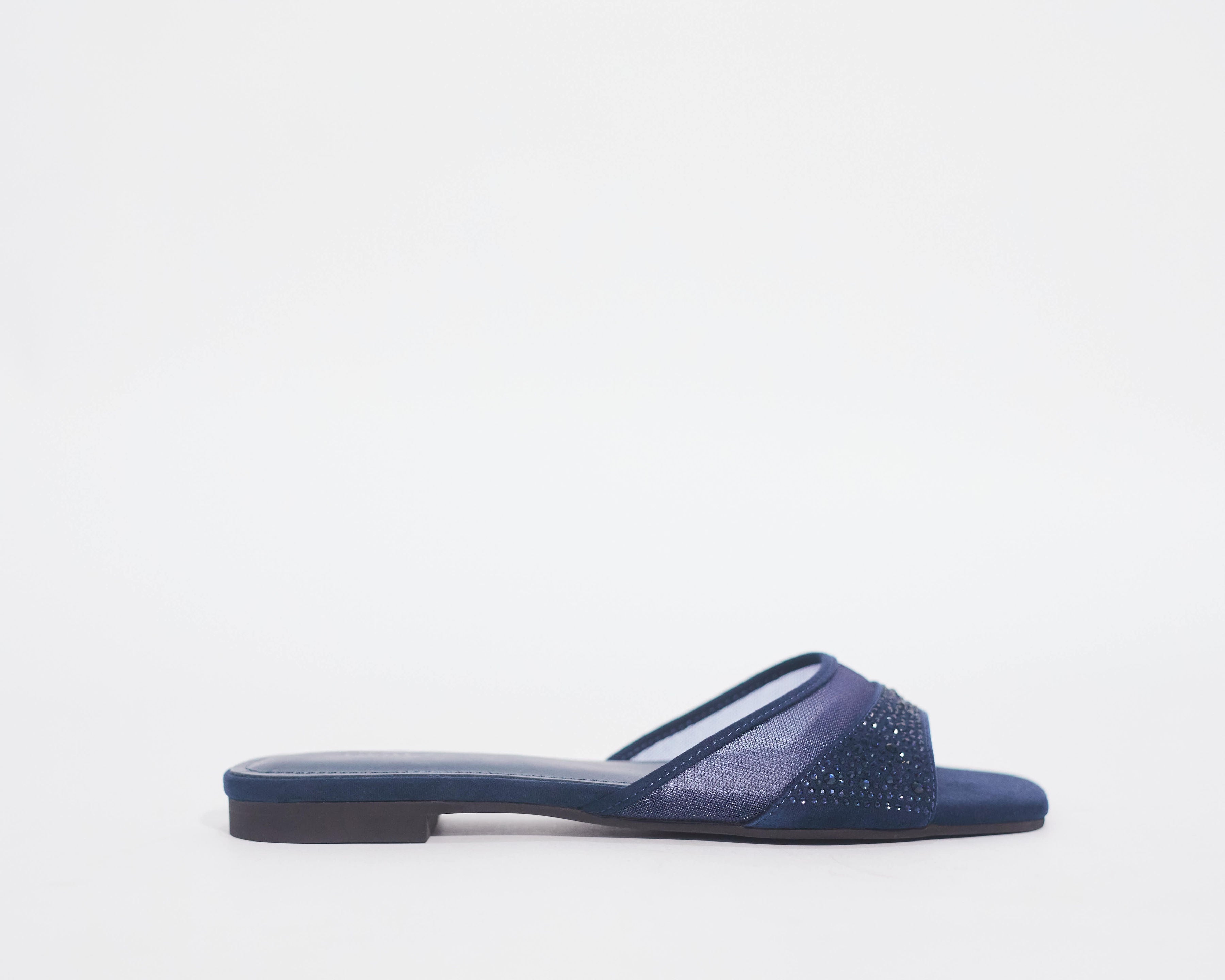 ADOLEY- Summer inspired slippers for ladies. Very stylish, adorned with crystals. Can be worn for vacations, lunch and casual hangouts. Shipping worldwide from Ghana to UK, USA, Africa etc