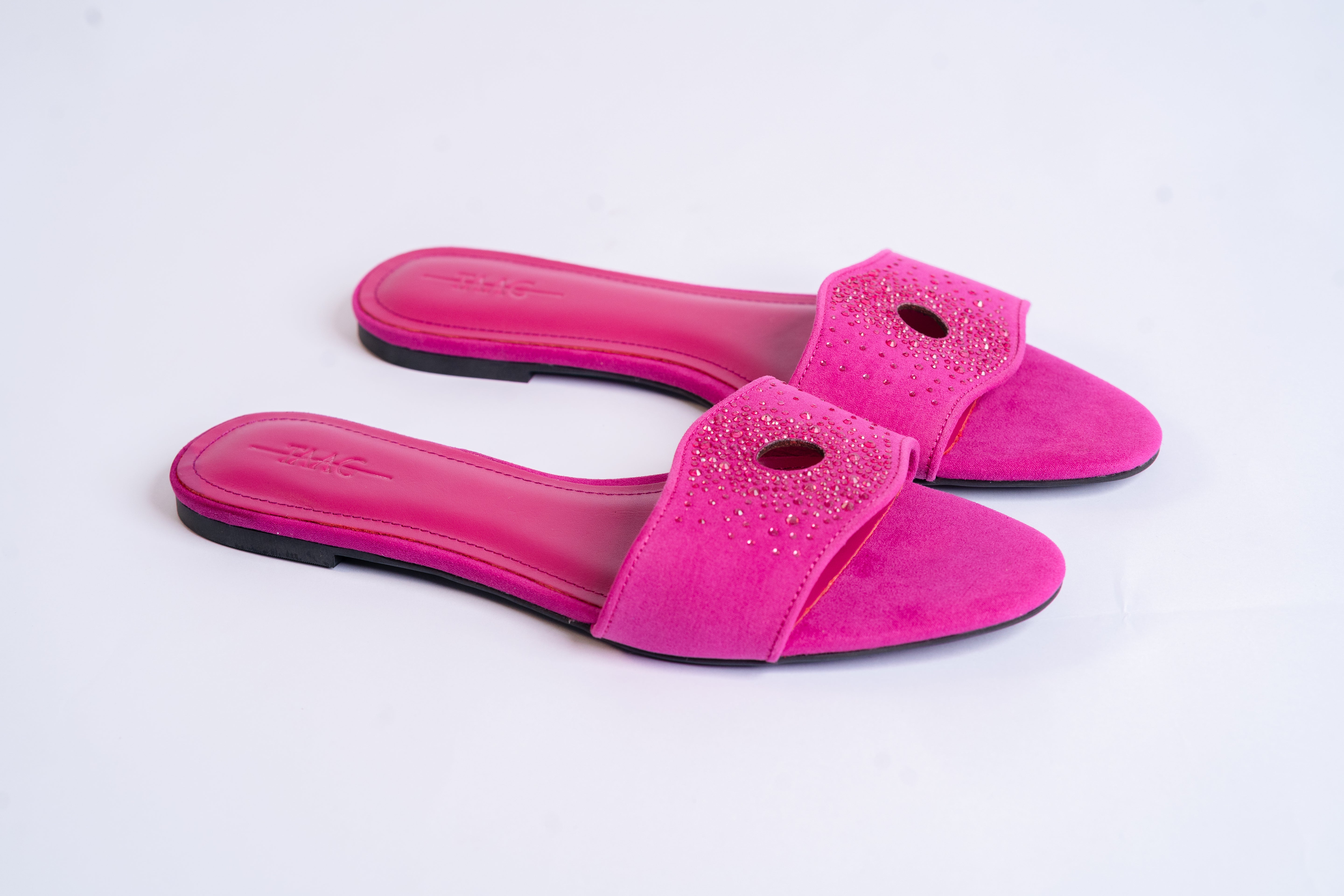 INI - Berry inspired slippers for ladies. Very comfortable and stylish, featuring crystal accessories.
Can be worn for picnics, vacations, lunch and casual hangouts. Shipping worldwide from Ghana to UK, USA, Africa etc.