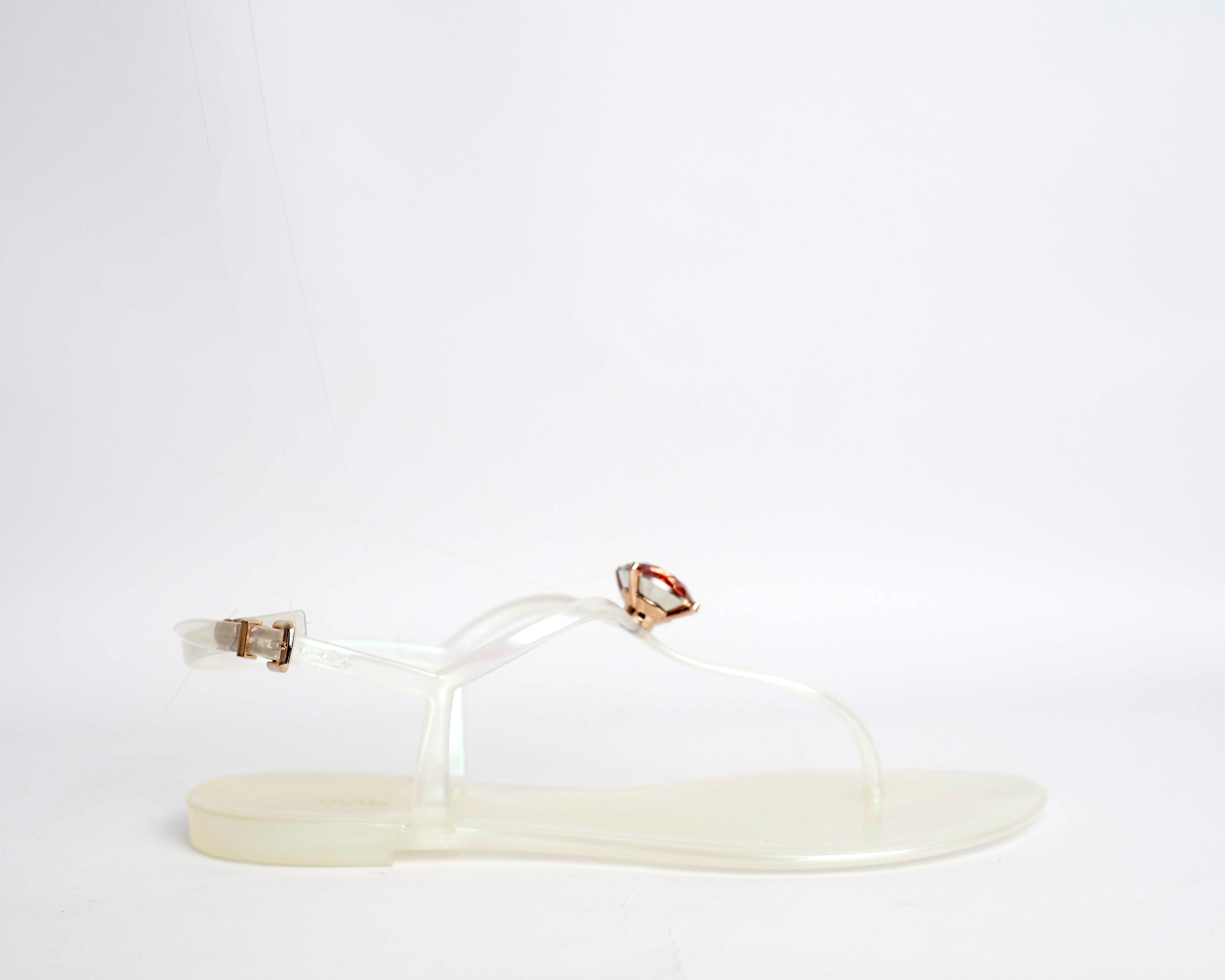 ZOLA - Pearl cute classy sandals for ladies. Very stylish, has large diamond accessory. Ideal for brunch, day out with the girls, date night. Shipping worldwide from Ghana to UK, USA, Africa etc.