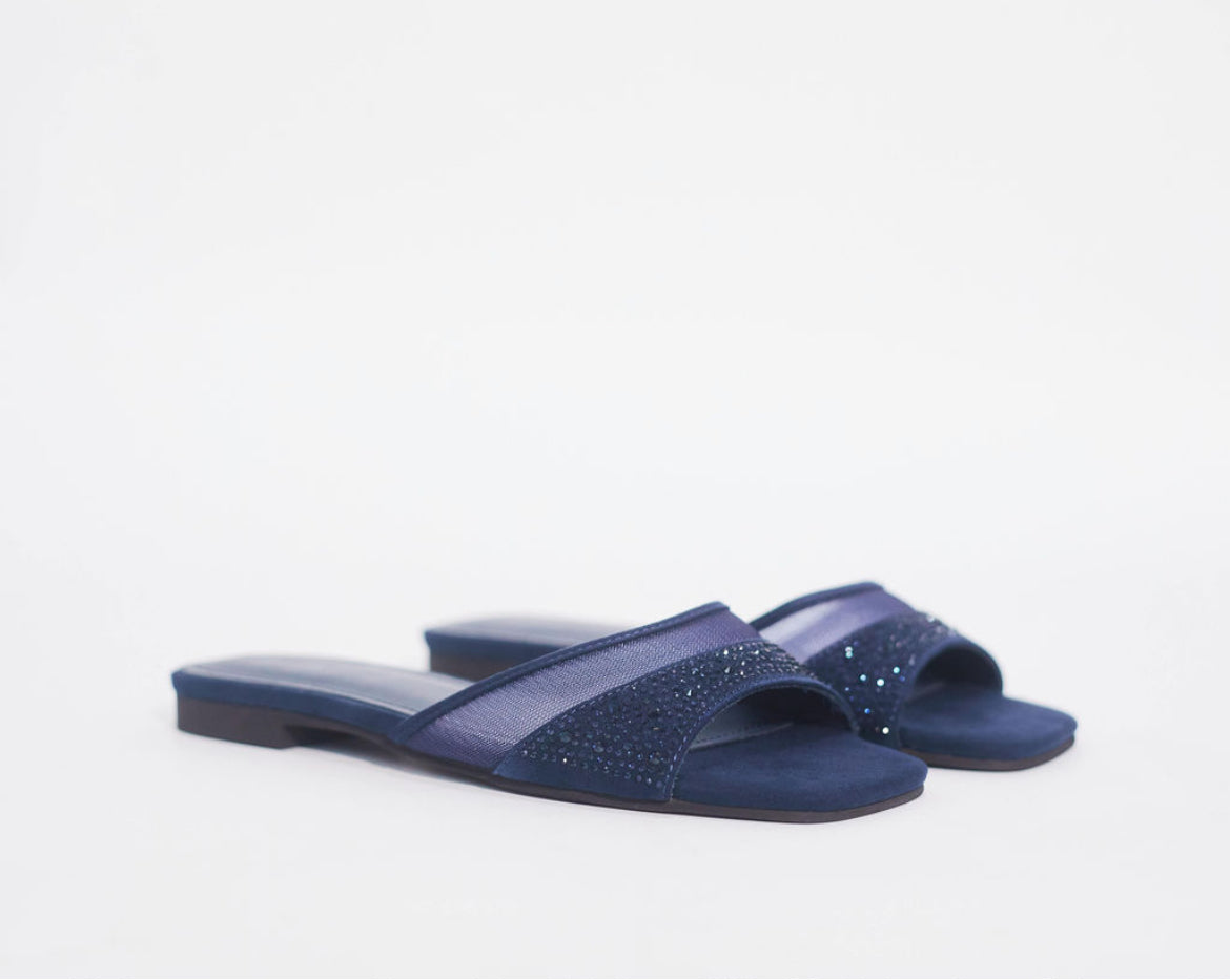 ADOLEY- Summer inspired slippers for ladies. Very stylish, adorned with crystals. Can be worn for vacations, lunch and casual hangouts. Shipping worldwide from Ghana to UK, USA, Africa etc
