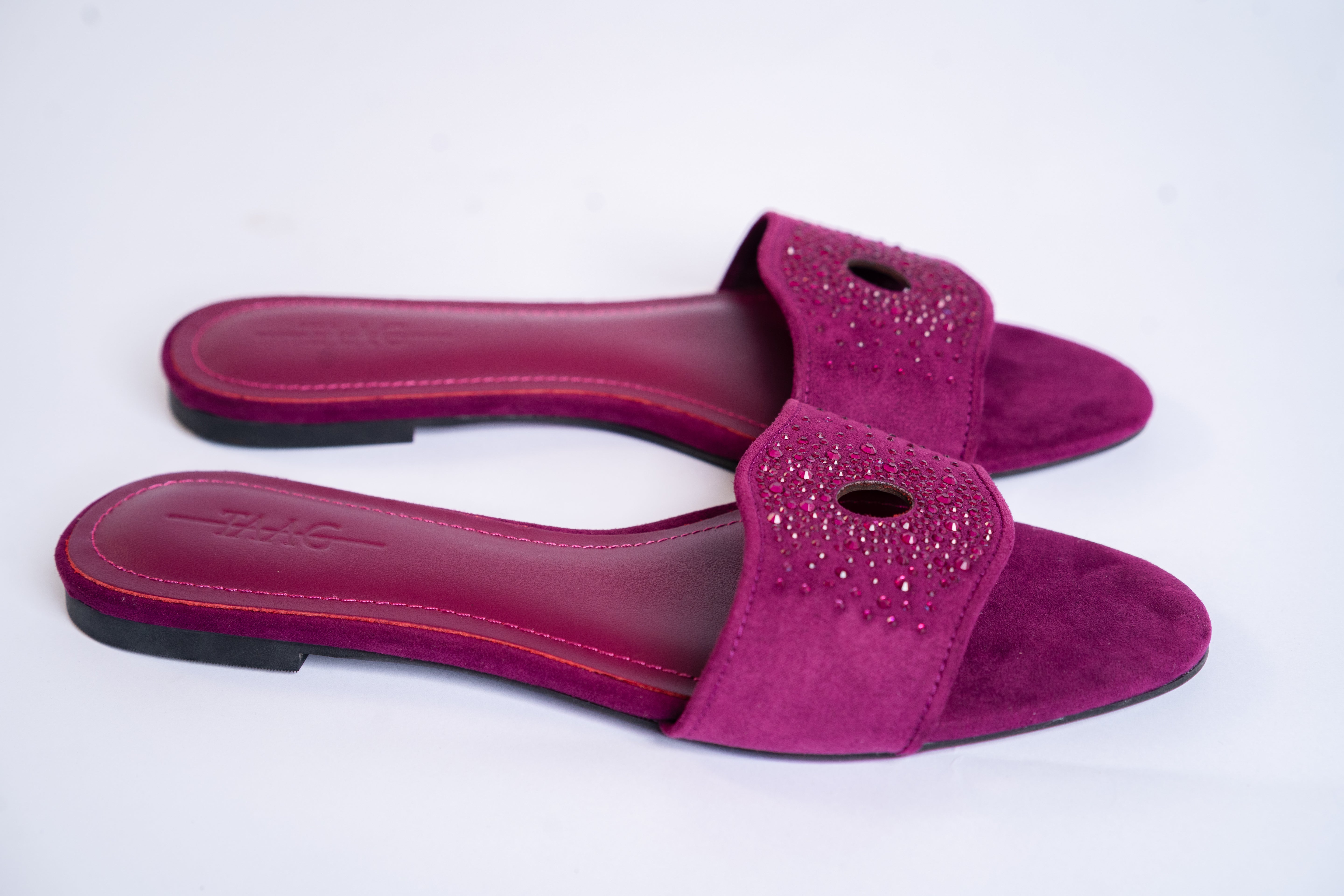 INI - Berry inspired slippers for ladies.
Very comfortable and stylish, featuring crystal accessories.
Can be worn for picnics, vacations, lunch and casual hangouts. Shipping worldwide from Ghana to UK, USA, Africa etc.