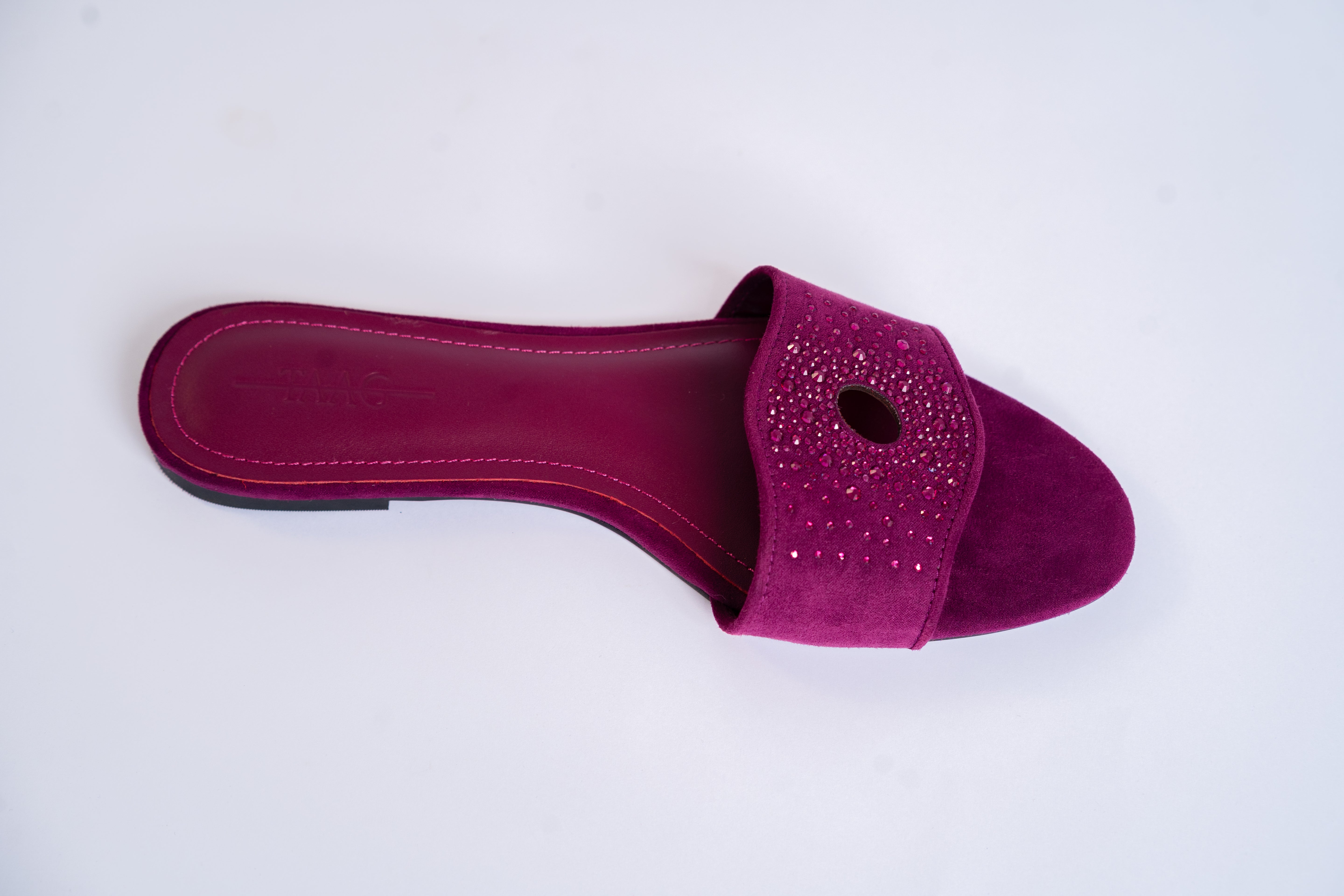 INI - Berry inspired slippers for ladies.
Very comfortable and stylish, featuring crystal accessories.
Can be worn for picnics, vacations, lunch and casual hangouts. Shipping worldwide from Ghana to UK, USA, Africa etc.